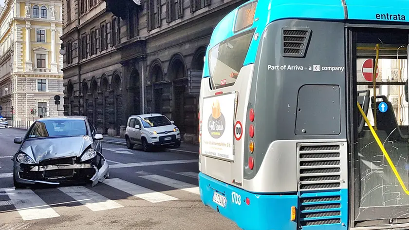Lasorte Trieste 25/02/18 - Via Milano, Via Filzi, Incidente Bus Linea 24 - Auto