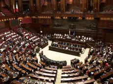 Il presidente della Camera, Roberto Fico e la presidente del Senato Maria Elisabetta Alberti Casellati, durante la cerimonia conclusiva dell'edizione 2018 dell'iniziativa "Dalle aule parlamentari alle aule di scuola. Lezioni di Costituzione" presso l'aula di Palazzo Montecitorio a Roma, 2 giugno 2018. ANSA/CLAUDIO PERI