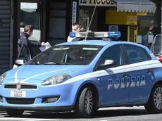 Foto BRUNI Trieste 15.04.2020 Emergenza Corona virus: gente con mascherine e code in varie zone cittadine--largo barriera controlli di Polizia