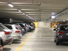 L'interno del Park san Giusto gremito di auto