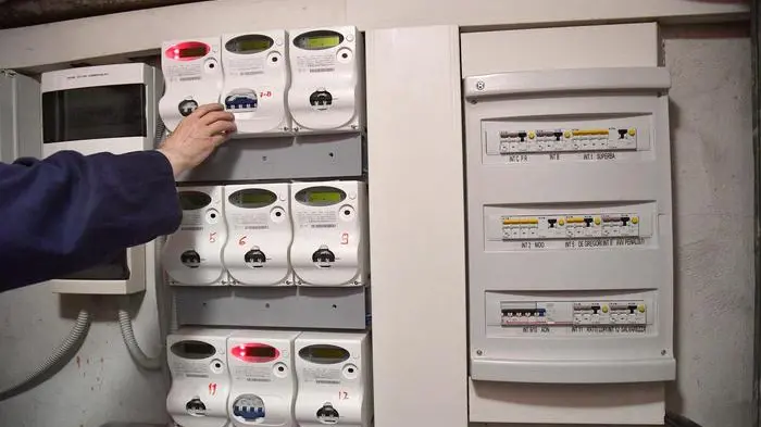 Contatori di energia elettrica in un palazzo, Genova 14 marzo 2018 ANSA/LUCA ZENNARO