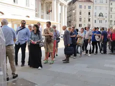 Lasorte Trieste 04/06/19 - Piazza della Borsa, Coda per Acquisto Biglietti Finale PlayOff Triestina - Pisa
