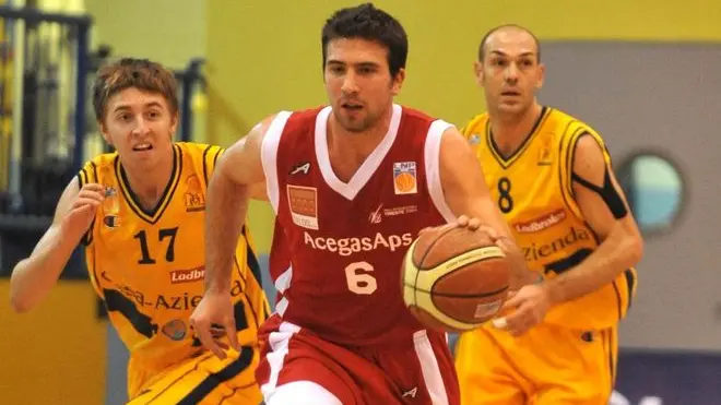 FOTO BRUNI TRIESTE 04 11 08 BASKET ACEGAS:CIGLIANI IN CONTROPIEDE