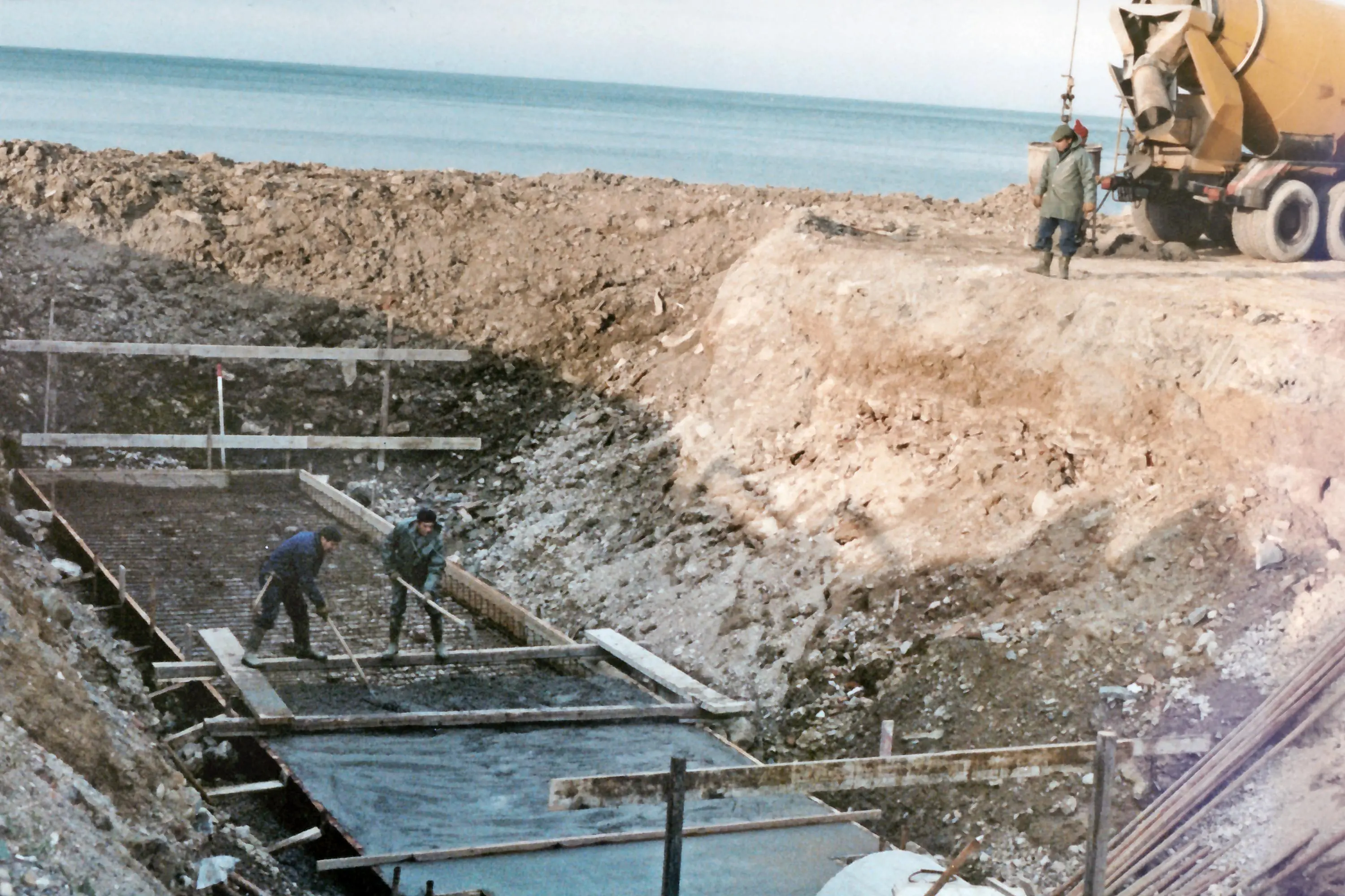 È la fine degli anni Settanta, sul terrapiano si preparano le gabbie per le ceneri dell’inceneritore