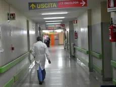 Un medico in ospedale in una foto d'archivio