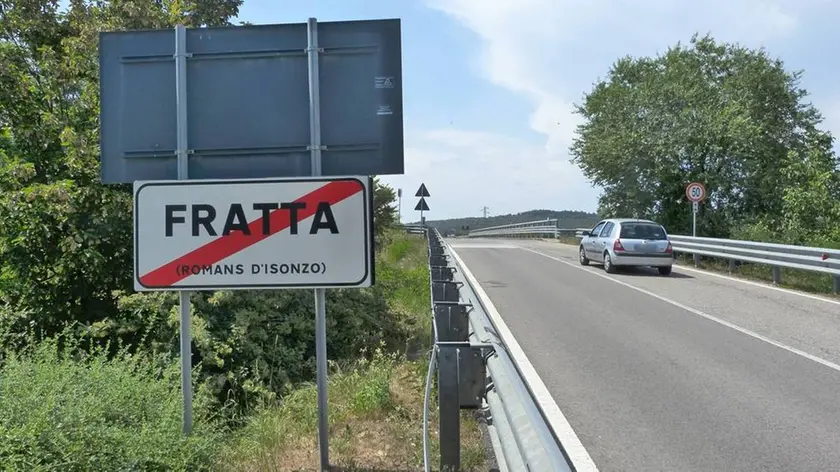 Bumbaca Gorizia 12_07_2019 Fratta di Romans ponte sul Versa incidente investimento due persone macchie di sangue © Fotografia di Pierluigi Bumbaca