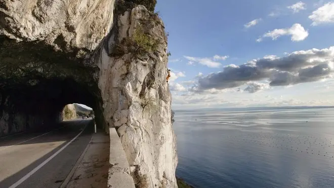 sterle trieste costiera galleria naturale rocciatore