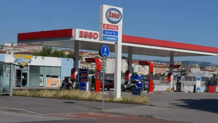 Foto BRUNI 10.07.2019 Distributore Esso-Campi Elisi
