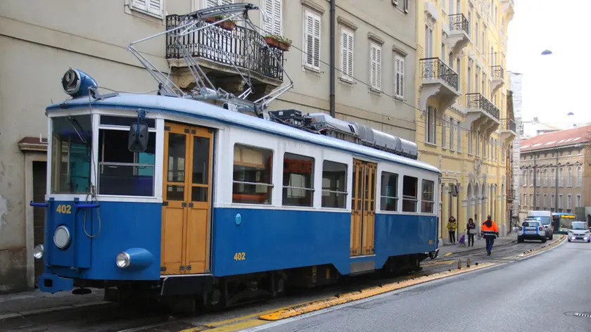 Lasorte Trieste 29/11/19 - Via Martiri della LibertÃ , Tram di Opicina fermato da Furgone Parcheggiato sui Binari