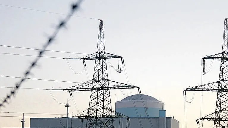 epa01368816 (FILE) A file photo dated 12 December 2004 showing the nuclear power plant in Krsko, Slovenia. The European Commission late 04 June 2008 issued a UN-wide alert after the nuclear power plant in Krsko, Slovenia, began shutting down after a water leak in its cooling system. Slovenian nuclear authorities said there was no danger to people or the environment. EPA/STRINGER