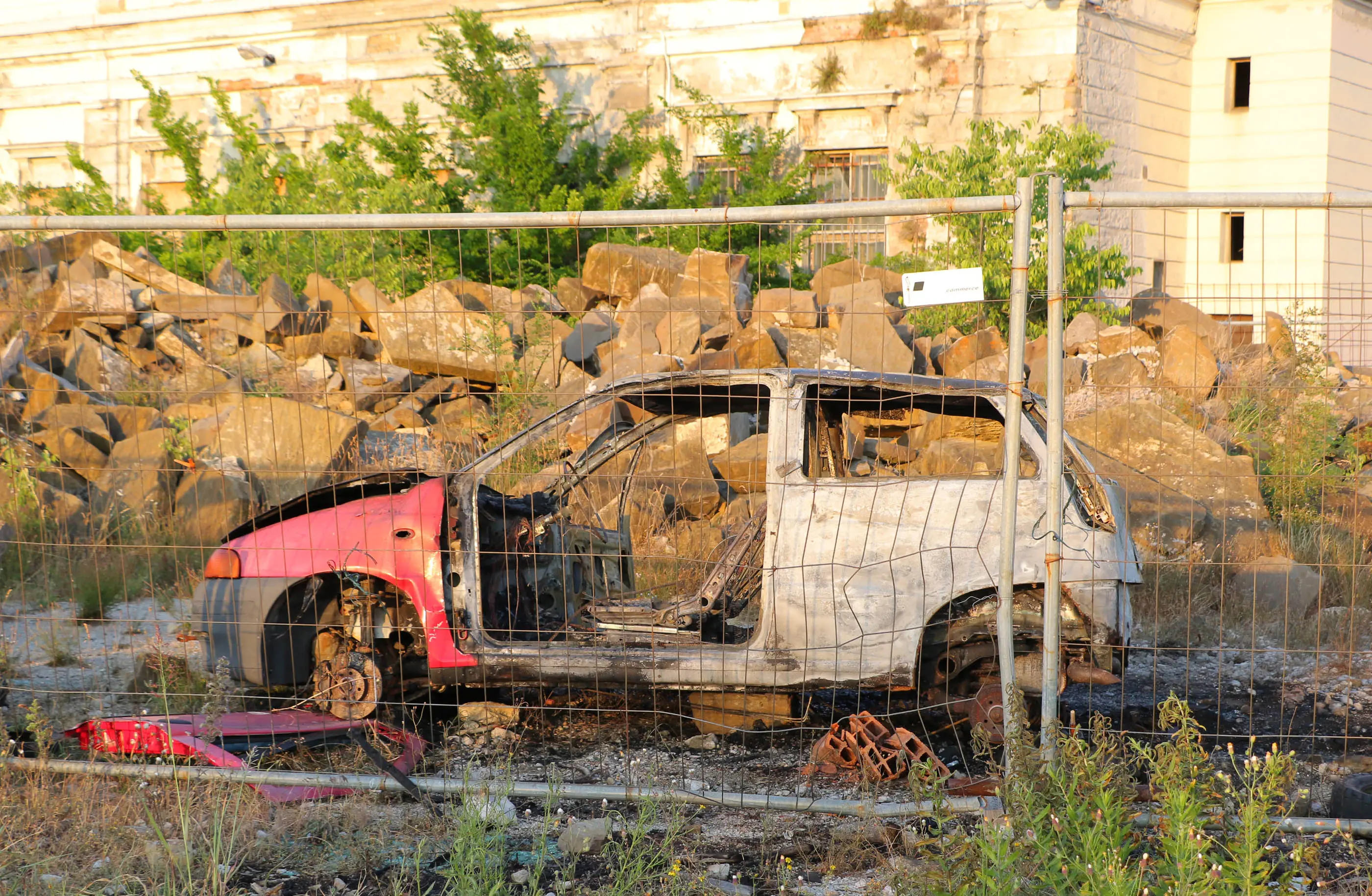 Lasorte Trieste 22/06/17 - Ex Stazione Campo Marzio, Auto Incendiata