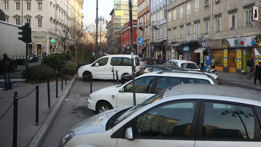 Lasorte Trieste 09/04/15 - Largo Barriera Vecchia, Zona Carico Scarico Merci