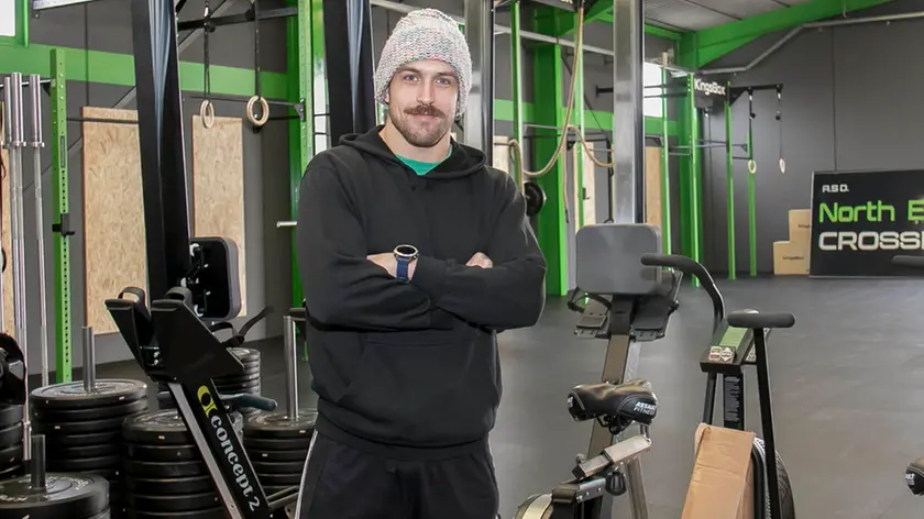 Eros Comisso, ex campione di canoa, ha aperto nella zona industriale di Staranzano una nuova palestra anche all’aperto (Foto Bonaventura)