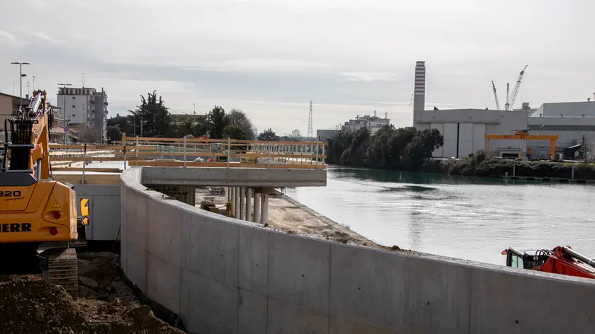 Il cantiere al porticciolo (Foto Bonaventura)