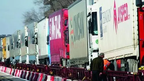 sterle trieste partenza di camion turchi per rotaia direzione salisburgo