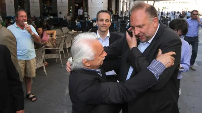 Lasorte Trieste 30/05/11 - Elezioni, arrivo Cosolini in Piazza Unità, Panzini, Russo