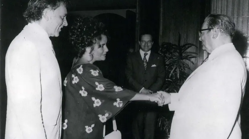 1975 - Richard Burton, Elizabeth Taylor, Josip Broz Tito (Credit Image: Â© Keystone Pictures USA/ZUMAPRESS.com)