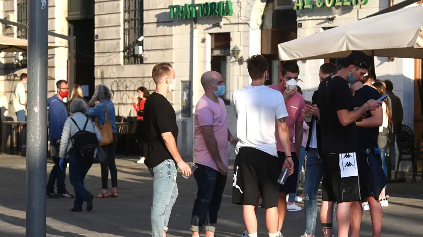 Persone in cavana sabato pomeriggio (Bruni)