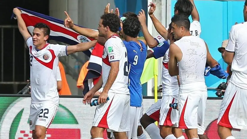epa04269465 Costa Rica's players celebrate after winning the FIFA World Cup 2014 group D preliminary round match between Italy and Costa Rica at the Arena Pernambuco in Recife, Brazil, 20 June 2014. (RESTRICTIONS APPLY: Editorial Use Only, not used in association with any commercial entity - Images must not be used in any form of alert service or push service of any kind including via mobile alert services, downloads to mobile devices or MMS messaging - Images must appear as still images and must not emulate match action video footage - No alteration is made to, and no text or image is superimposed over, any published image which: (a) intentionally obscures or removes a sponsor identification image; or (b) adds or overlays the commercial identification of any third party which is not officially associated with the FIFA World Cup) EPA/SRDJAN SUKI EDITORIAL USE ONLY
