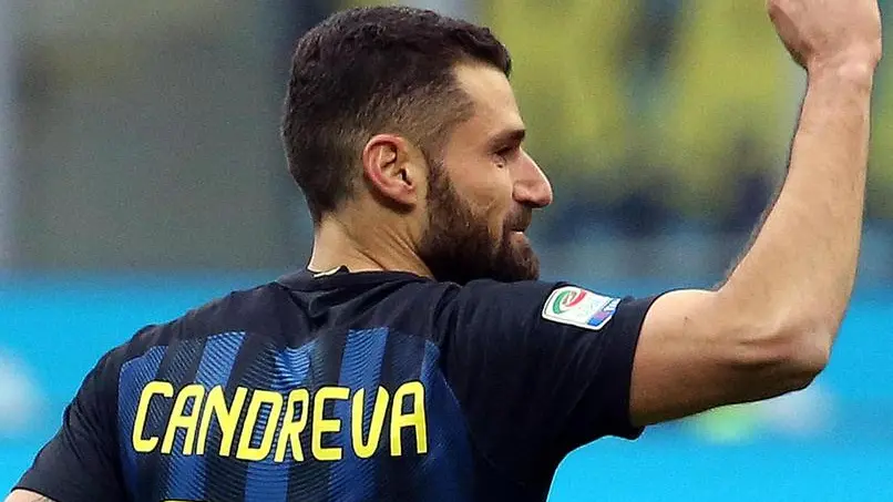 Fc Inter midfielder Antonio Candreva jubilates after scoring the goal of 2 to 0 during the Italian serie A soccer match between Fc Inter and Empoli Fc at Giuseppe Meazza stadium in Milan, 12 February 2017. ANSA / MATTEO BAZZI