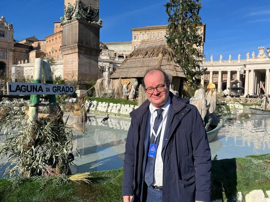 "L'intero Friuli Venezia Giulia è orgoglioso per il meraviglioso presepe di Grado allestito in piazza San Pietro a Roma. Un'opera di grande bellezza che riesce a coniugare perfettamente la Natività con l'ambiente naturale della laguna gradese", così il vicepresidente del Friuli Venezia Giulia Mario Anzil