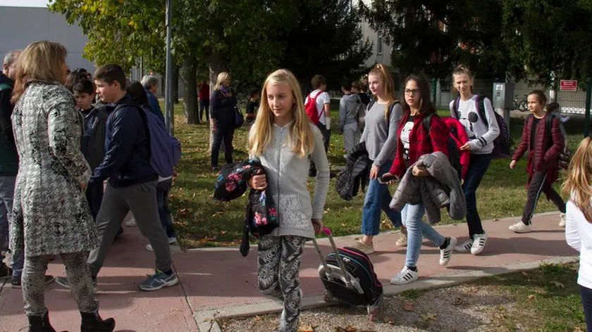 Bonaventura Monfalcone-25.10.2017 Uscita da scuola-Scuola Leonardo Da Vinci-Ronchi dei Legionari-foto di Katia Bonaventura