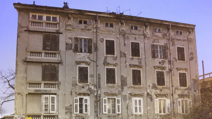 L’edificio di via San Marco 52: il Comune lo mette all’asta (foto Lasorte)