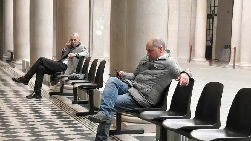 Vecchie facce in Tribunale per il fallimento della triestina: Di Piero e, più lontano, Pontrelli (foto Lasorte)
