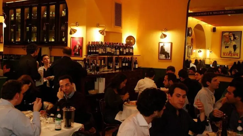 MILANO 20 Mar 2010 - RISTORANTE LA LIBERA - NELLA FOTO LA SALA ...Luogo: MILANO data: 20100320 PROIETTI VILLA VENEZIANI p.s. la foto e' utilizzabile nel rispetto del contesto in cui e' stata scattata, e senza intento diffamatorio del decoro delle persone rappresentate - MILANO 2010-03-20 RISTORANTE LA LIBERA - NELLA FOTO LA SALA ...Luogo: MILANO data: 20100320 XCOR,RISTORANTE LA LIBERA - fotografo: Eugenio Grosso / Fotogramma