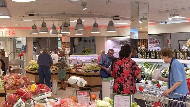 L’interno di un supermercato Coop Nordest