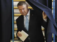 epa07985295 Romanian President Klaus Iohannis holds his ballot as he exits the voting booth at the Jean Monet polling station during the first round of presidential elections in Bucharest, Romania, 10 November 2019. Iohannis is running for a second mandate on behalf of the National Liberal Party (PNL). Romanians are voting in the first round of the presidential elections, and if none of the candidates will win more than 50 percent from the total number of cast votes, there will be a second round held on 24 November. EPA/ROBERT GHEMENT