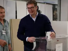 epa08499925 Serbian President Aleksandar Vucic casts his ballot at a polling station in Belgrade, Serbia, 21 June 2020. The Western Balkan nation's voters are choosing their representatives in the 250-seat National Assembly. The balloting was originally scheduled for 26 April, but it was postponed due to the state of emergency declared in a bid to contain the spread of the ongoing pandemic of the COVID-19 disease caused by the SARS-CoV-2 coronavirus. EPA/ANDREJ CUKIC