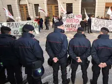 Foto BRUNI TRieste 29.02.12 I NO-TAV MANIFESTANO IN PIAZZA CONTRO L'ARRIVO DI MORETTI AL REVOLTELLA