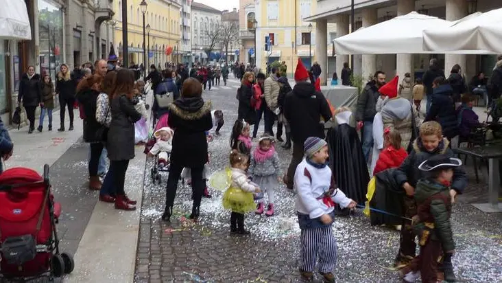 Bumbaca Gorizia 31_01_2016 Carnevale maschere in centro Corso Verdi © Fotografia di Pierluigi Bumbaca