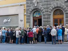 La fila di un mese fa davanti all'Unione degli istriani