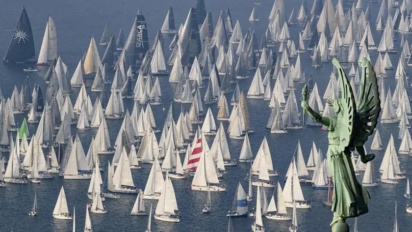 La regata (ANSA/AP Photo/Paolo Giovannini)