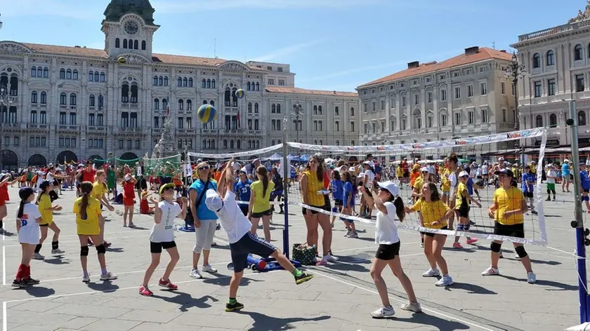 Foto Bruni 08.06.14 Volley in piazza Unità
