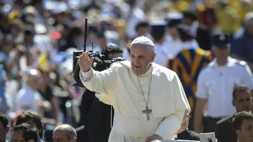 Papa Francesco durante un'udienza in Vaticano