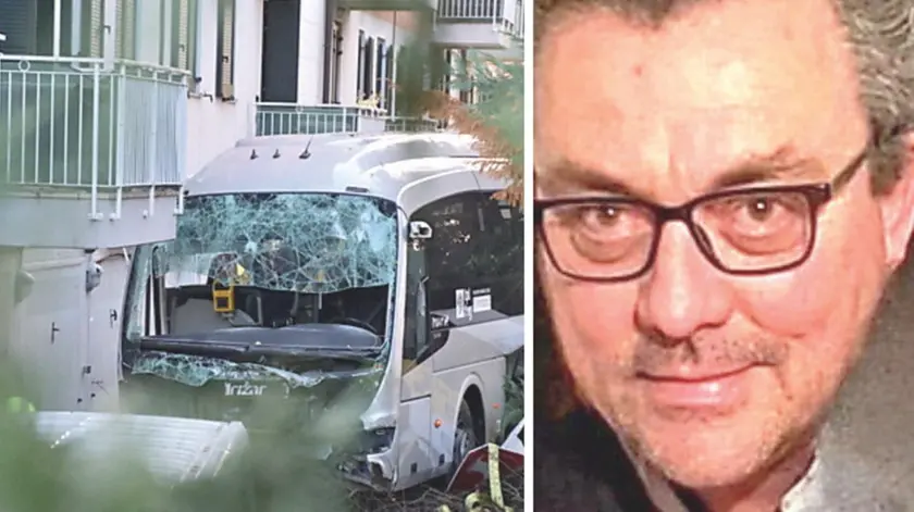 A sinistra l'autobus ncastrato nel cortile del condominio, il vetro anteriore in frantumi. Foto Bumbaca. A destra David Braida