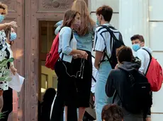 Allo scientifico la dirigente fa entrare uno a uno i ragazzi. (Foto Silvano)