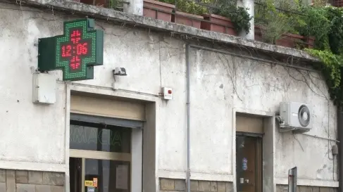 La Farmacia Alla Marina sul lungomare Venezia a Muggia