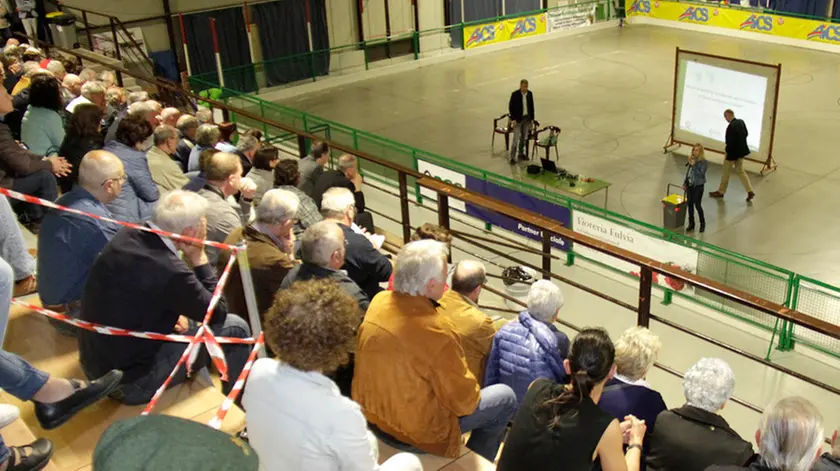 Bonaventura Monfalcone-05.05.2016 Riunione sui rifiuti-Palestra-Pieris-foto di Katia Bonaventura