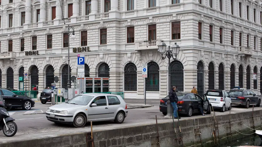 Silvano Trieste 12/04/2014 La zona di divieto di sosta lungo il Canale Ponterosso