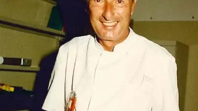 Il cardiologo Eugenio Petz in camice bianco