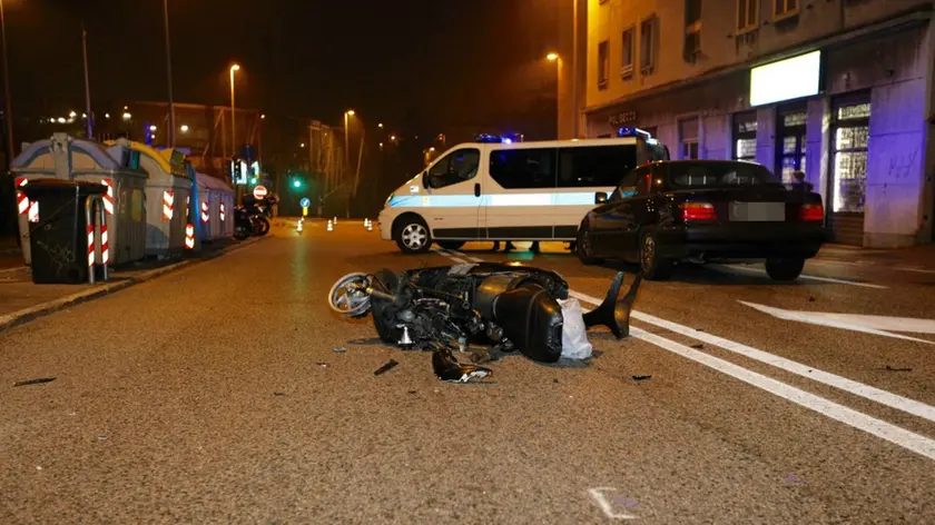 La scena dell'incidente (foto Massimo Silvano)