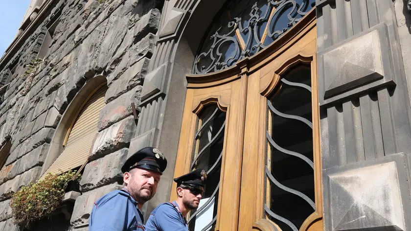 L’ingresso del palazzo di via Fabio Severo dove viveva Russu foto Silvano