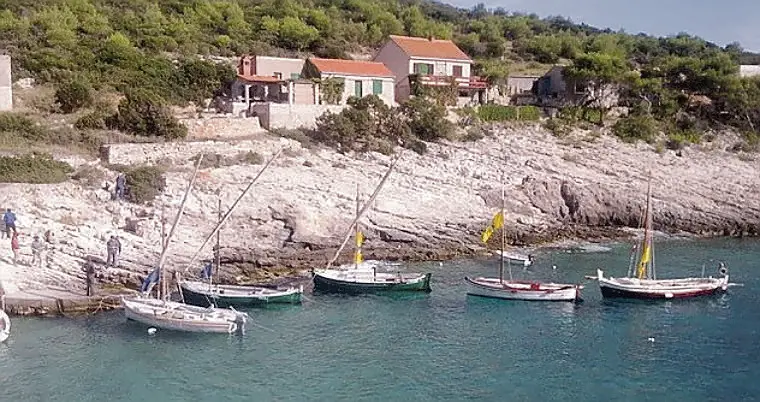 Un’immagine dell’isola di Lissa: il turismo qui esiste solo da trent’anni