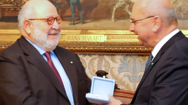 Lasorte Trieste 27/11/19 - Salotto Azzurro Municipio, Sindaco Dipiazza conferisce Sigillo trecentesco a Giovanni Caracciolo di Vietri