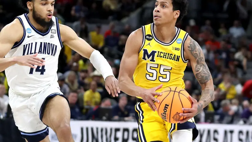 Eli Brooks con la maglia di Michigan
