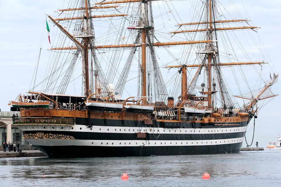 Silvano Trieste 2018-10-08 L'arrivo di Nave Vespucci